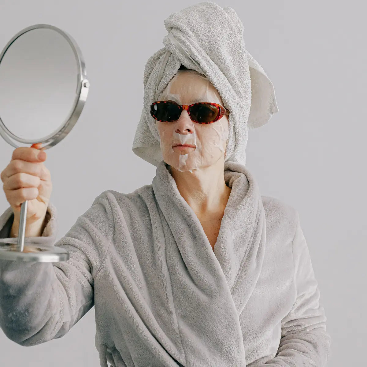 Older woman looking in a mirror, representing age-related changes in autonomic nervous system function